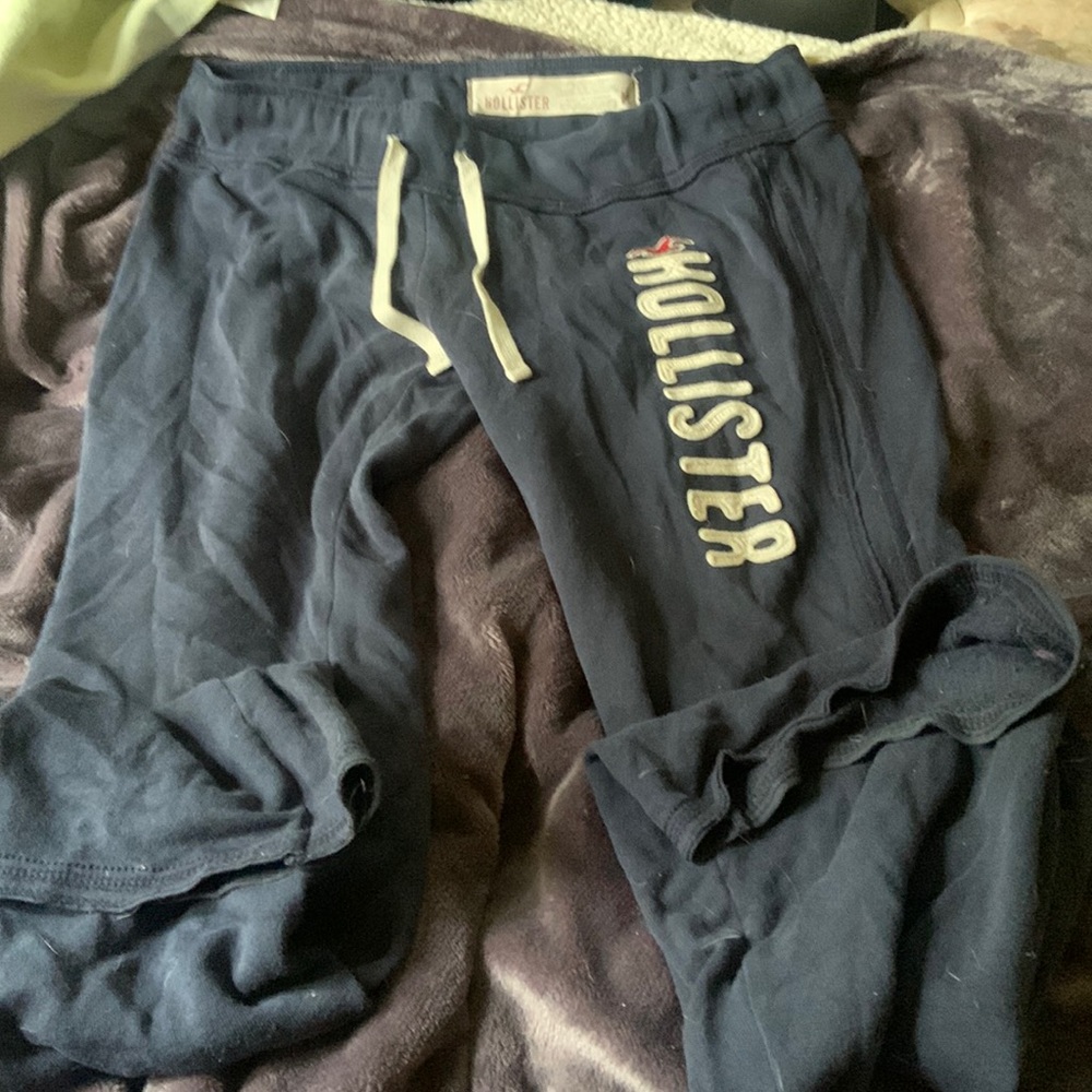 Medium hollister pants.